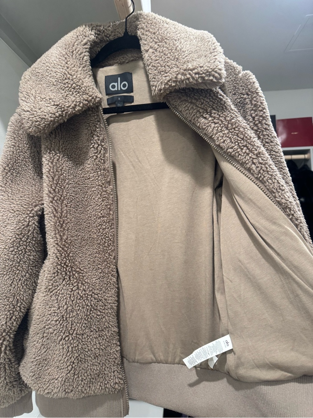 ALO Yoga Sherpa Downtown Jacket in Light Cocoa - Picture 6 of 10